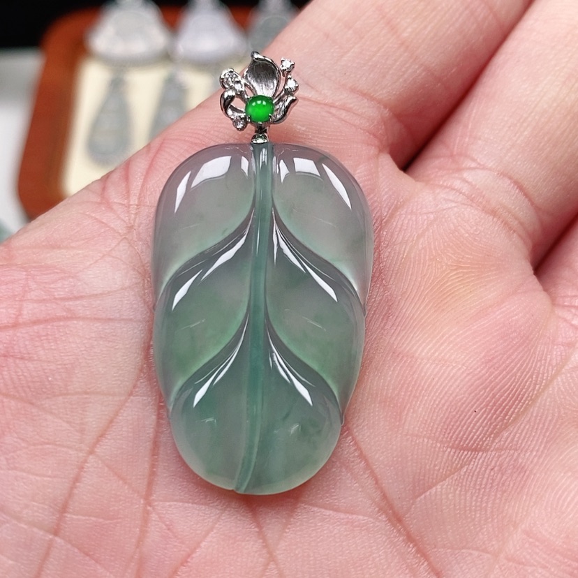 【闪购商品】翡翠吊坠(不含链)18K金镶嵌