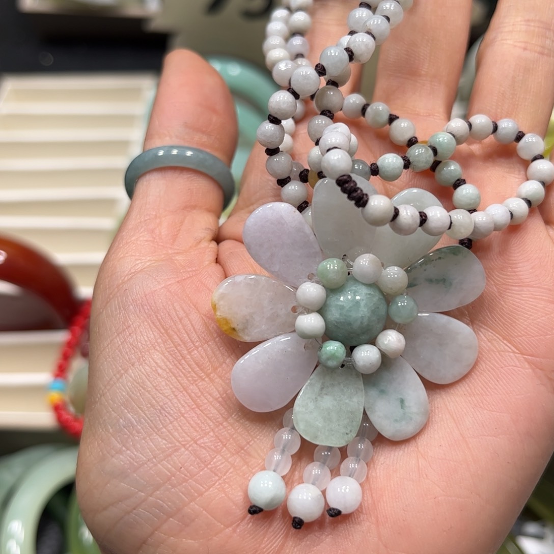 翡翠颈饰未镶嵌翡翠