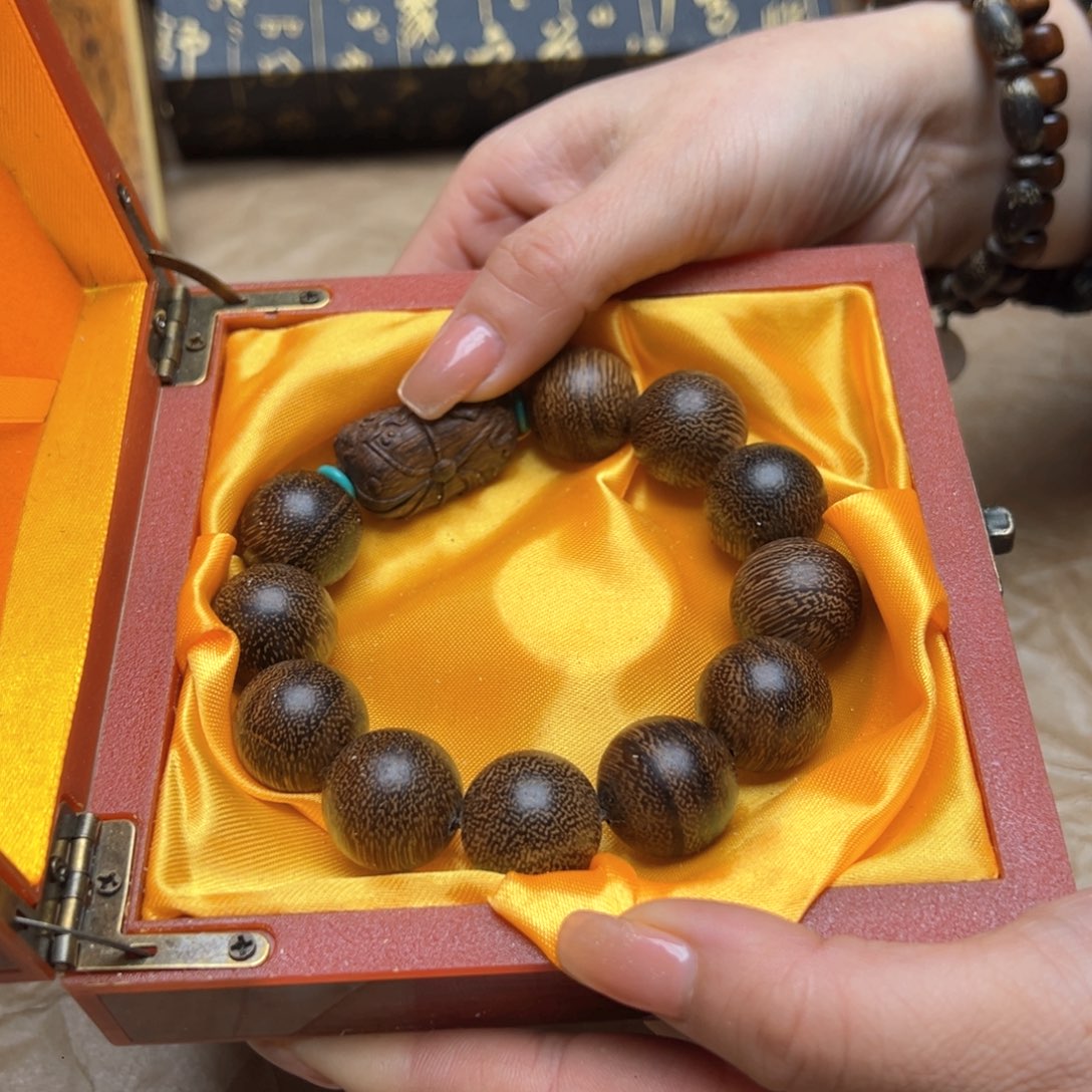 大叶紫檀（黑酸枝木类）