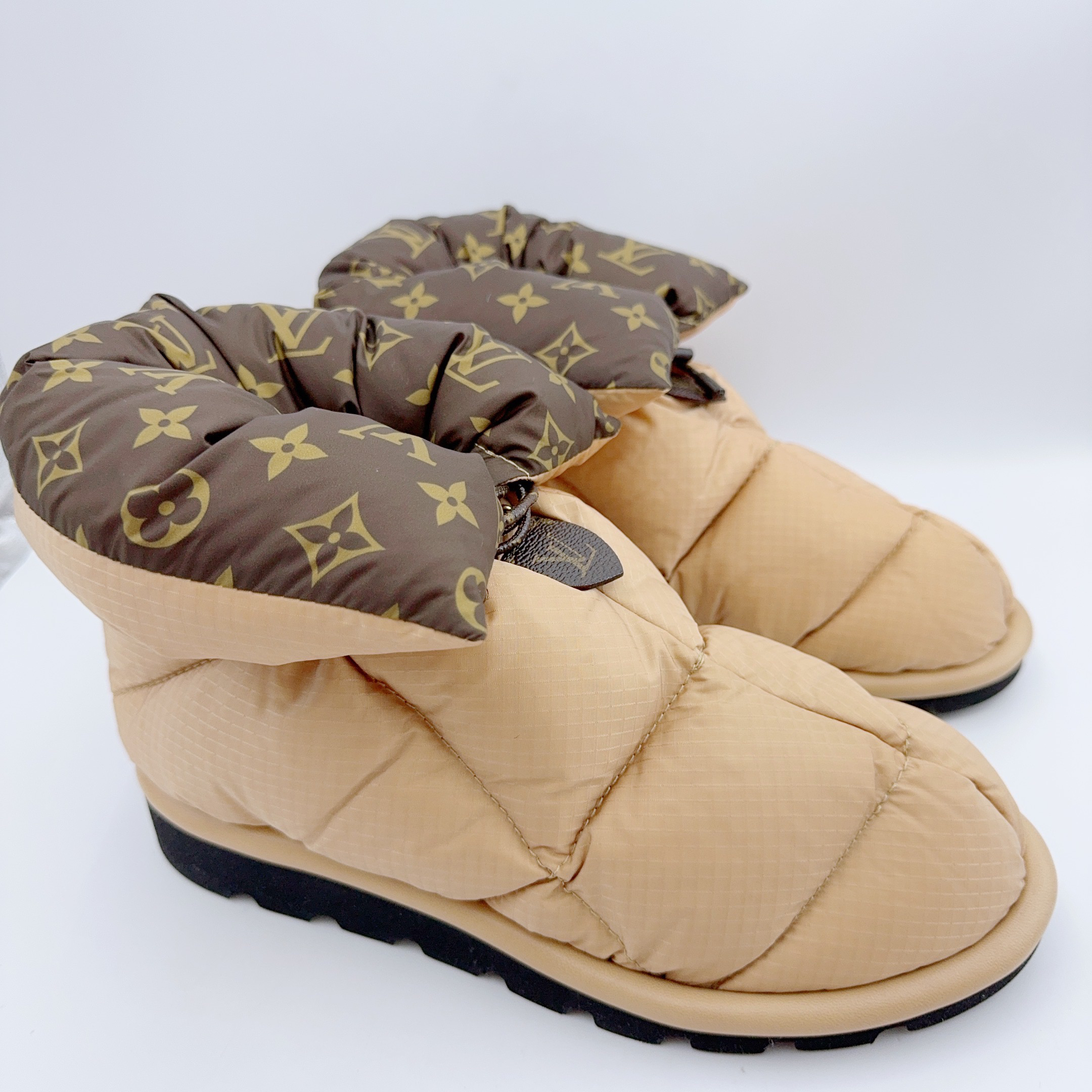 99新 LouisVuitton/路易威登 39码/02235棕老花羽绒雪地靴