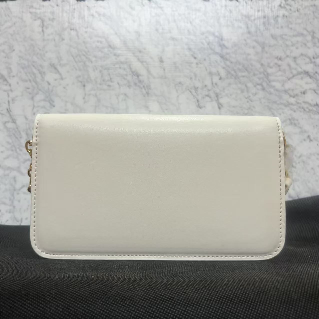 HM583  25新款时尚休闲白色单肩腋下包