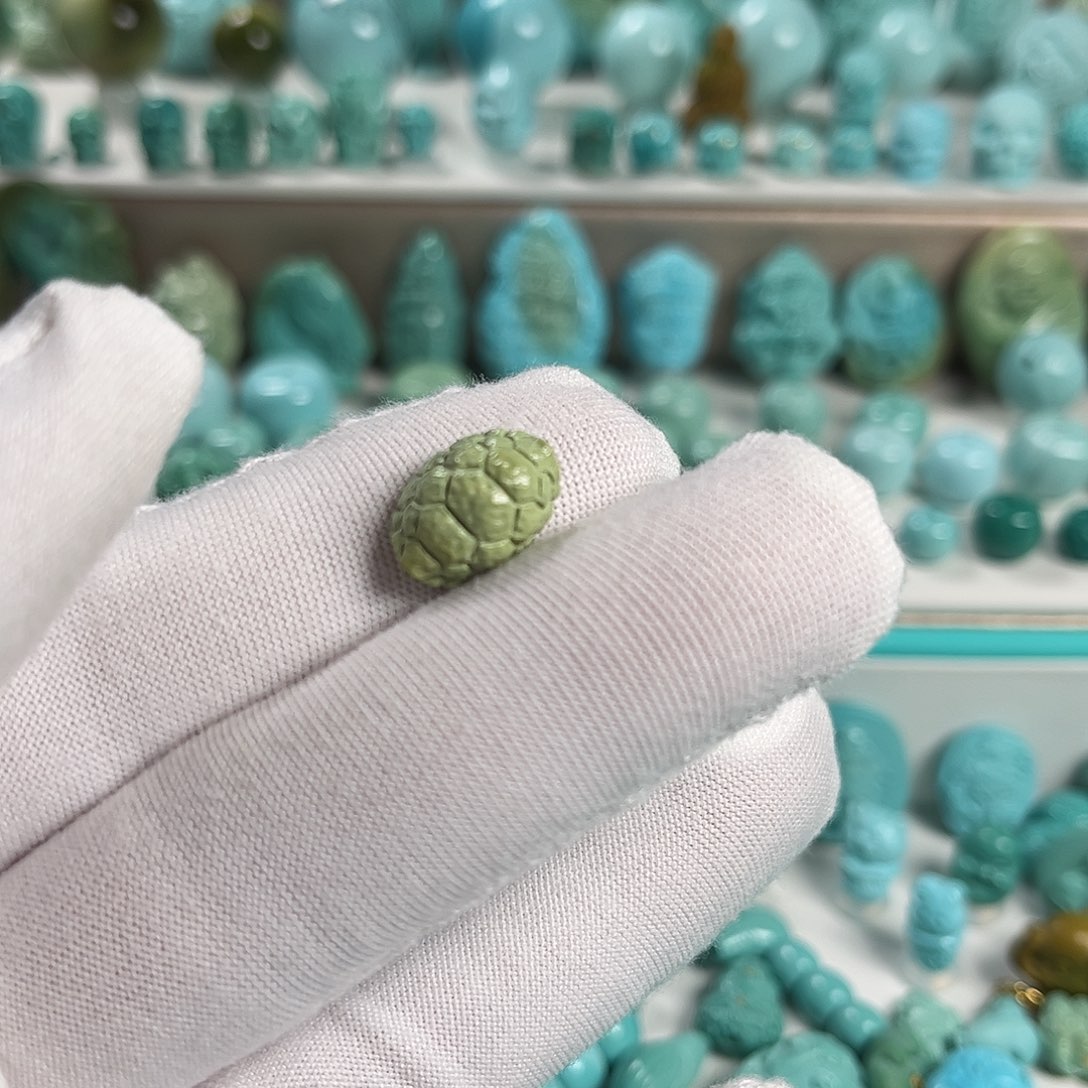 一***豚绿松石未镶嵌珠宝奇石