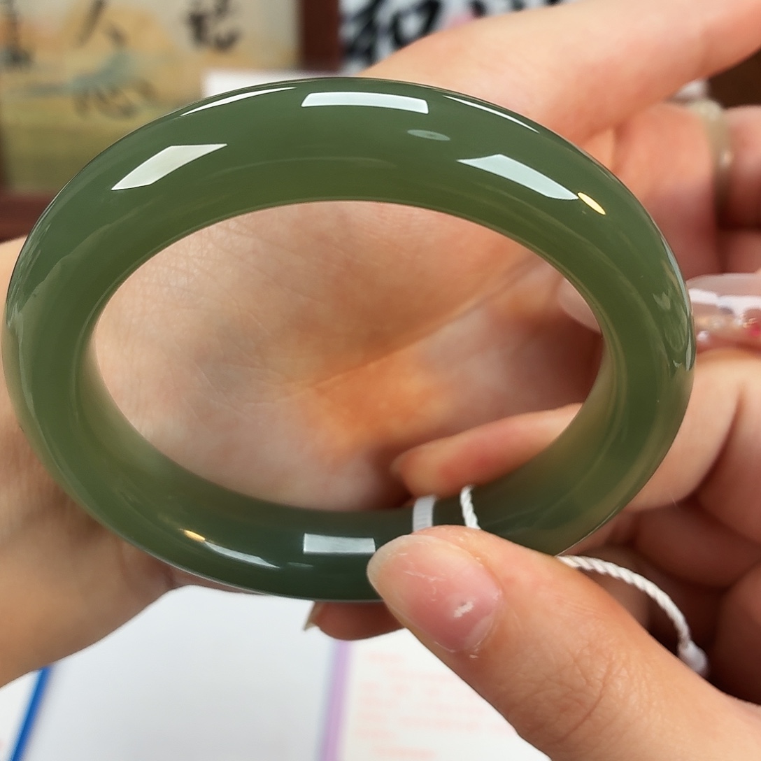 和田玉未镶嵌手镯