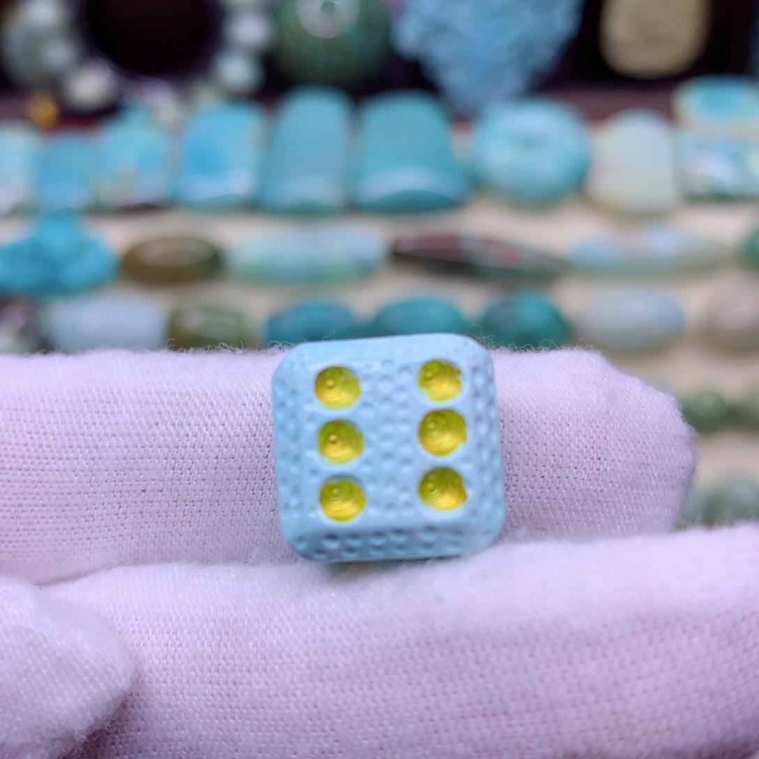 绿松石颈饰未镶嵌