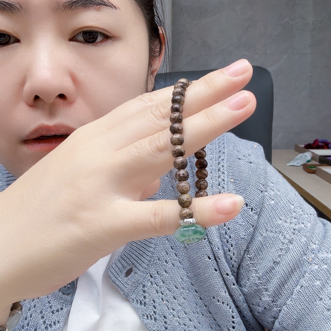 池***友翡翠未镶嵌颈饰翡翠手串