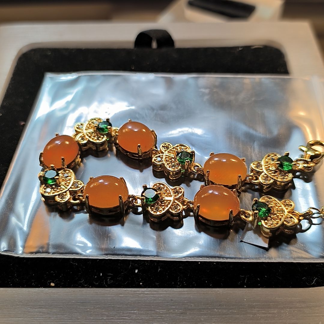 余***石英岩玉未镶嵌戒面