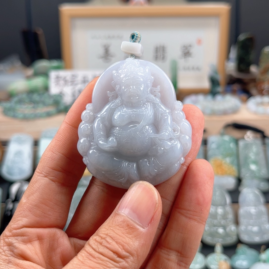 翡翠颈饰未镶嵌财神黄财神