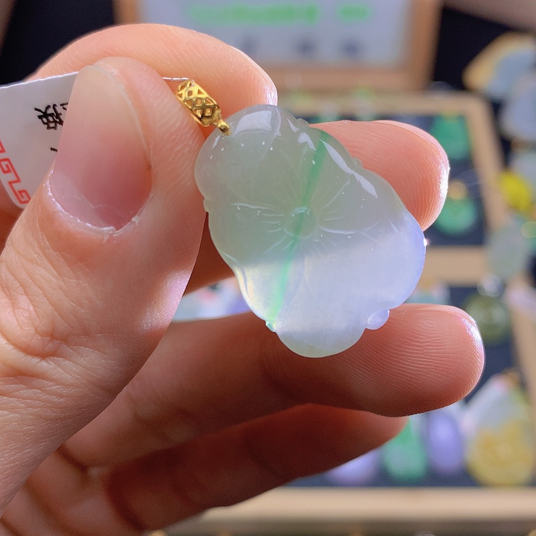 翡翠颈饰18K金镶嵌翡翠