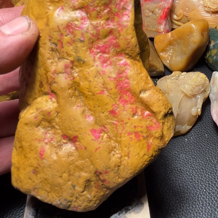 田黄石588克昌化鸡血石