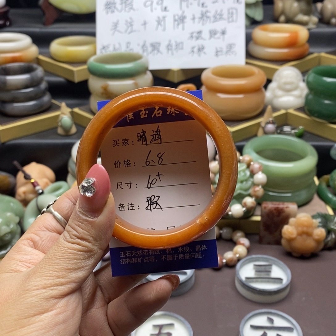 晴***山石英岩玉未镶嵌手镯