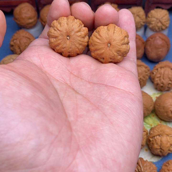 文玩核桃把件姚****炮玉石