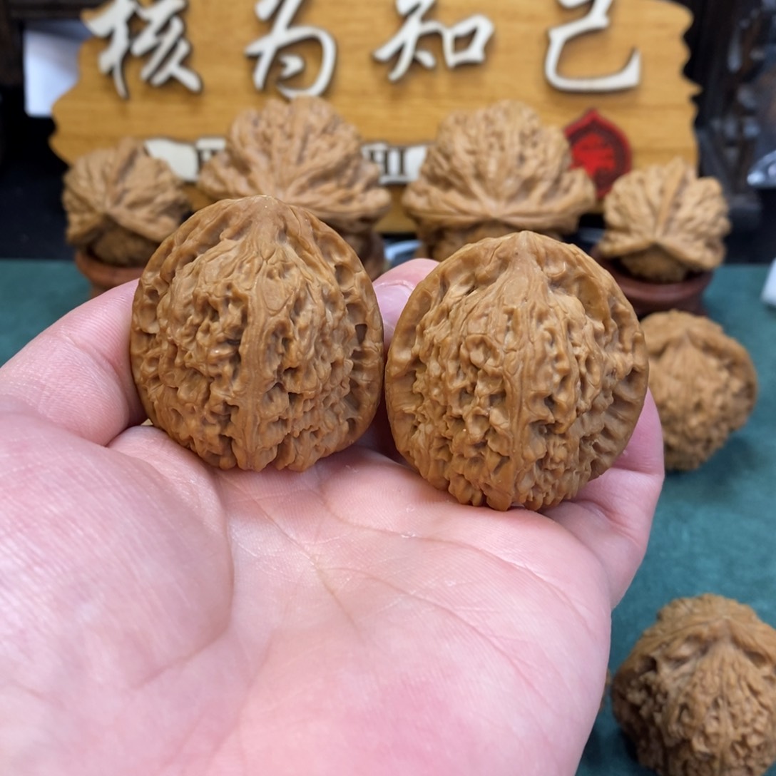 文玩核桃把件南将石红皮38全品