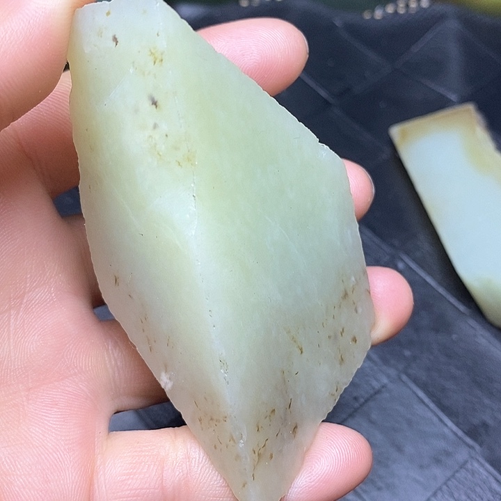 和田玉未镶嵌毛料