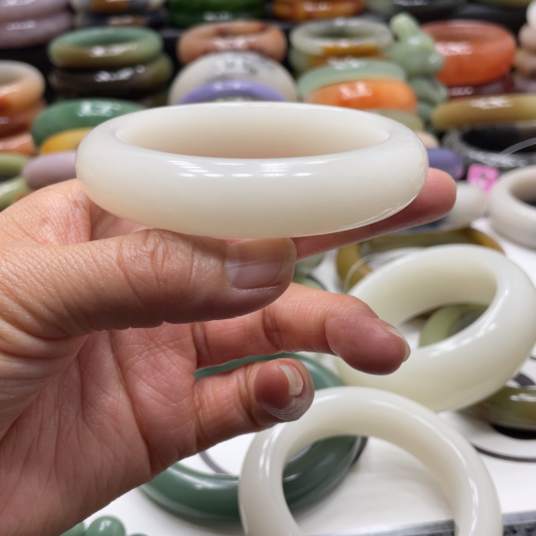 石英岩玉未镶嵌手镯