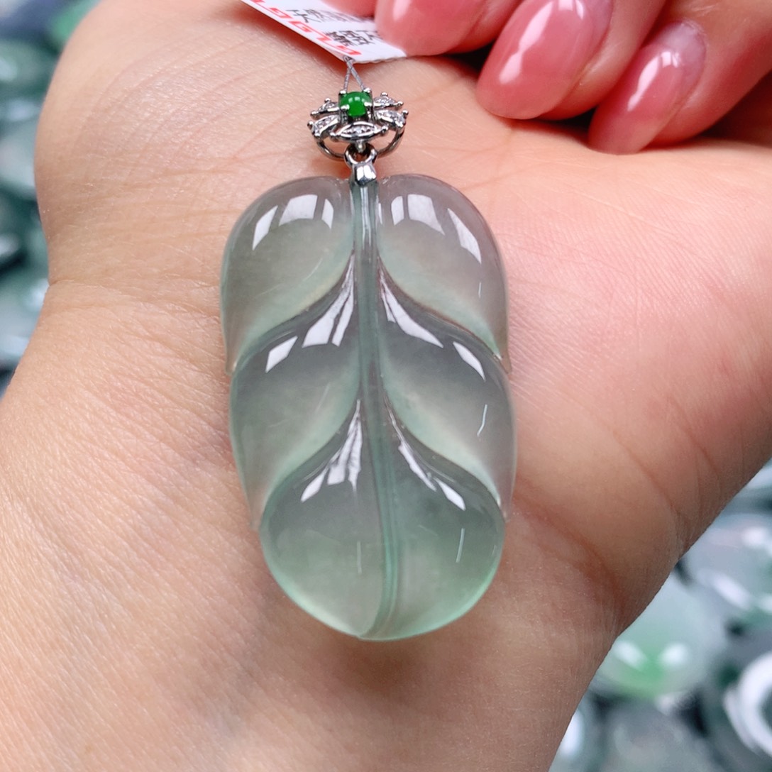 翡翠颈饰18K金镶嵌天然翡翠