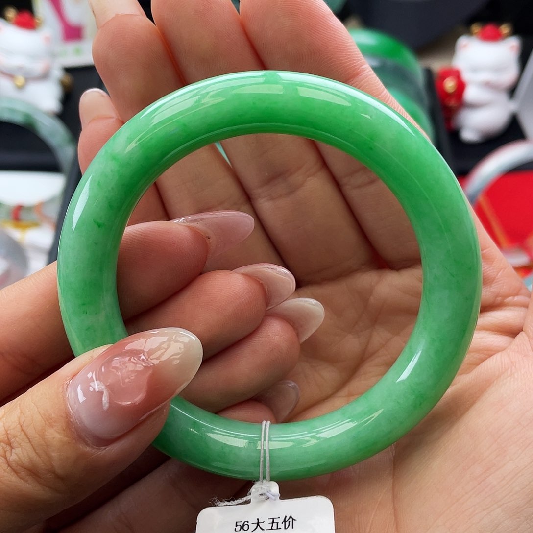 翡翠手镯未镶嵌56细糯满绿圆条、截图询价