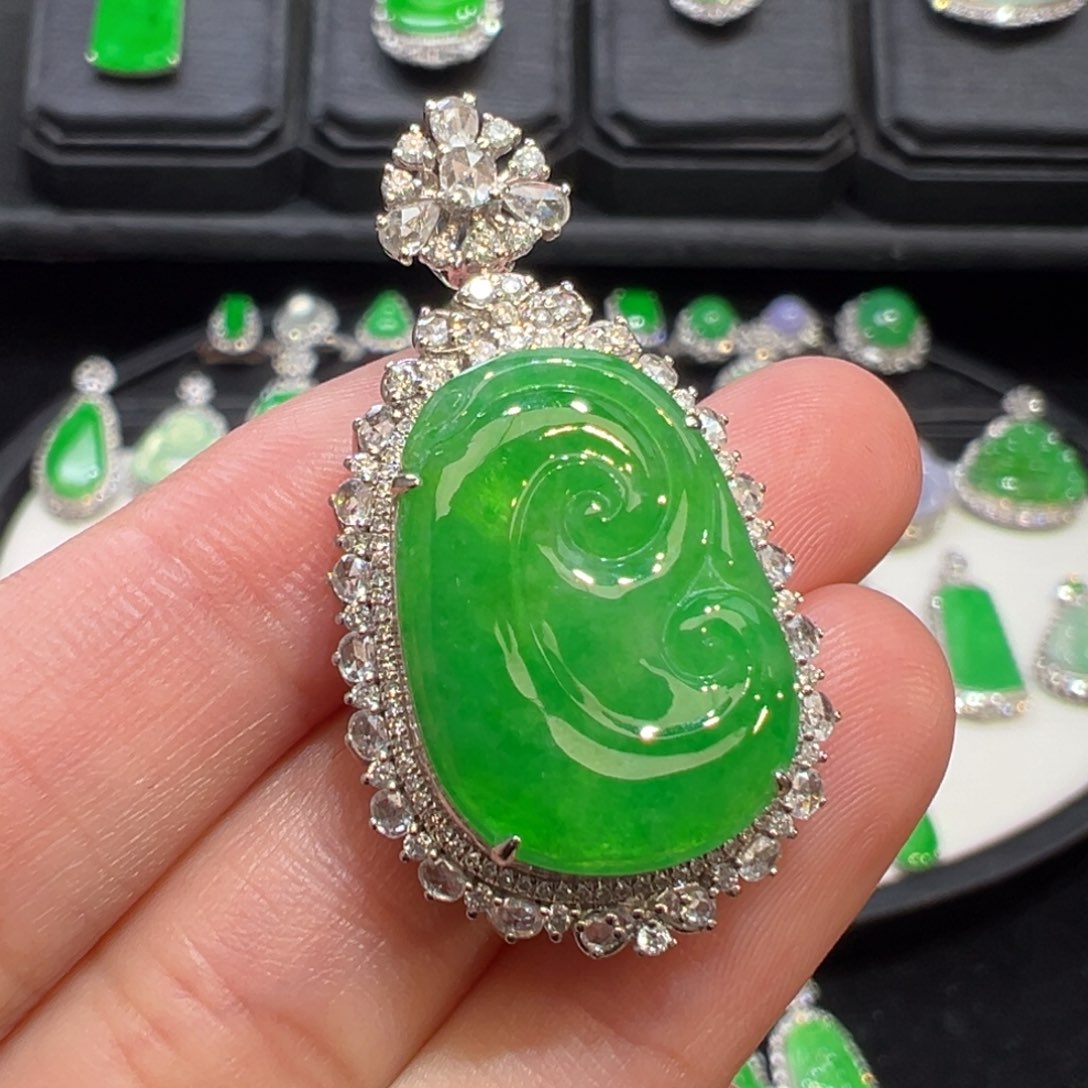 翡翠吊坠(不含链)18K金镶嵌翡翠