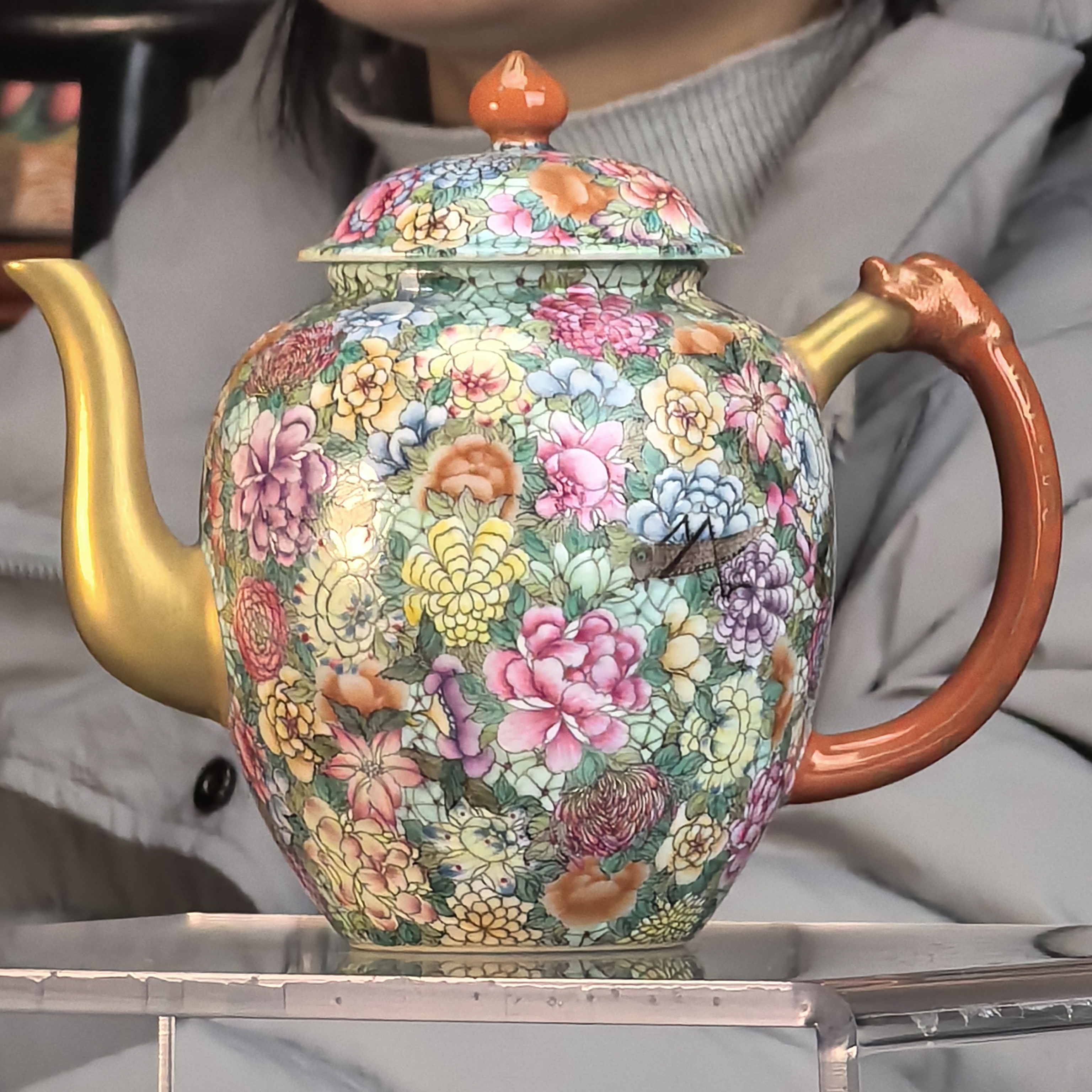 清 粉彩万花侧把壶