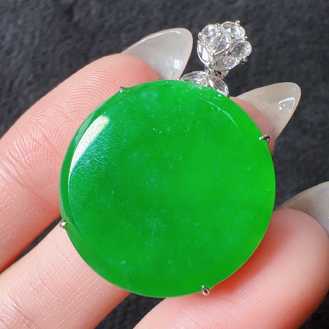 翡翠颈饰18K金镶嵌签收后24小时鉴赏期，过时不退