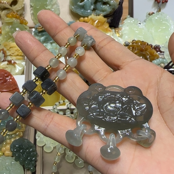 蛇纹石玉吊坠未镶嵌