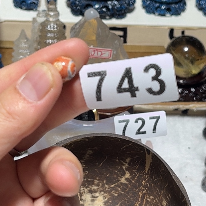 未镶嵌水晶大型摆件（非配饰）小***。