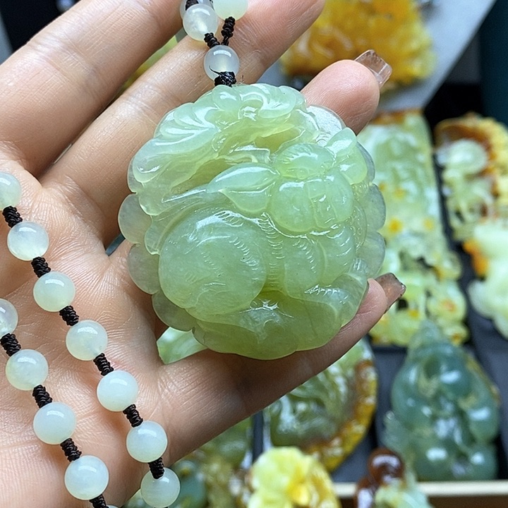 蛇纹石玉挂件未镶嵌