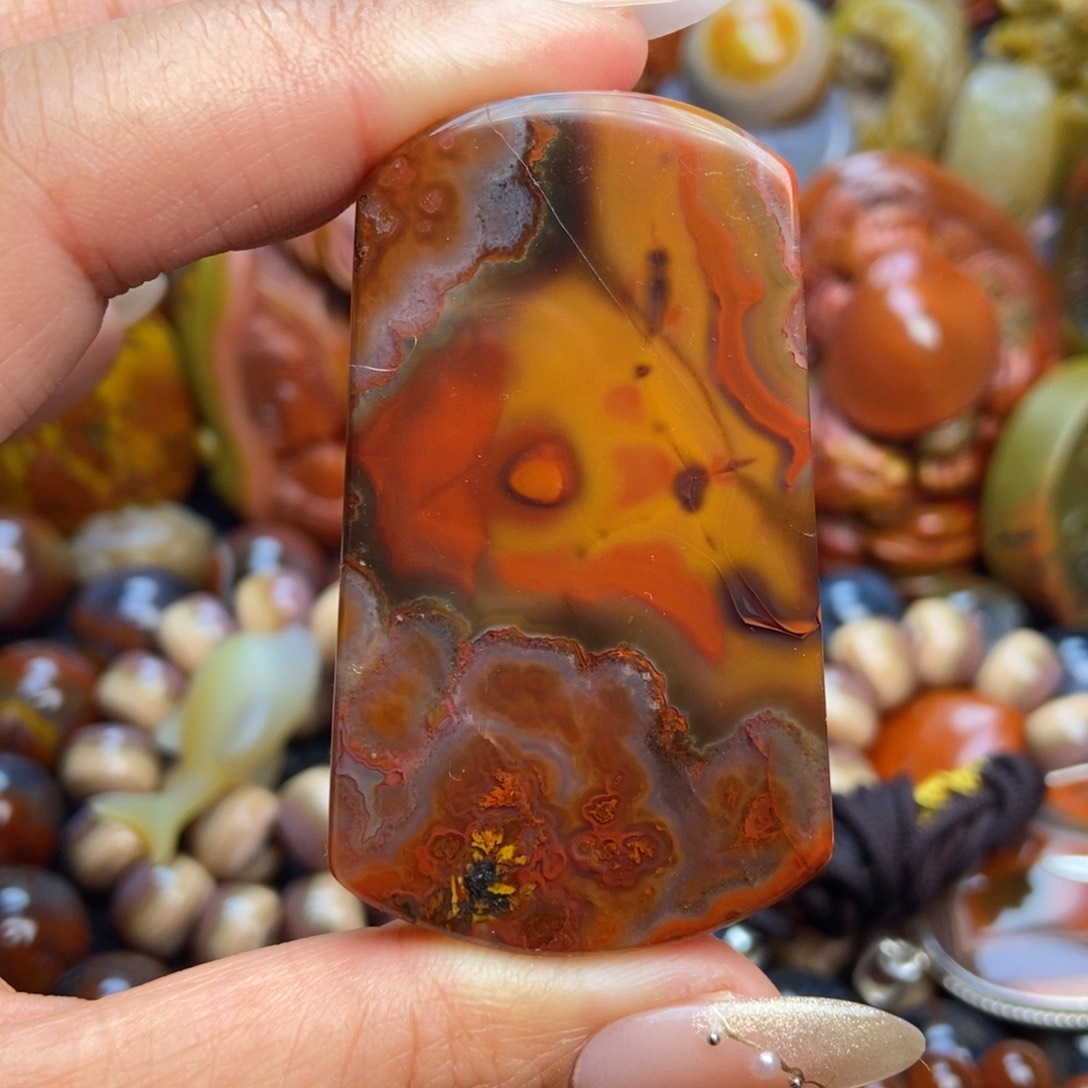 玛瑙/玉髓颈饰未镶嵌战国红