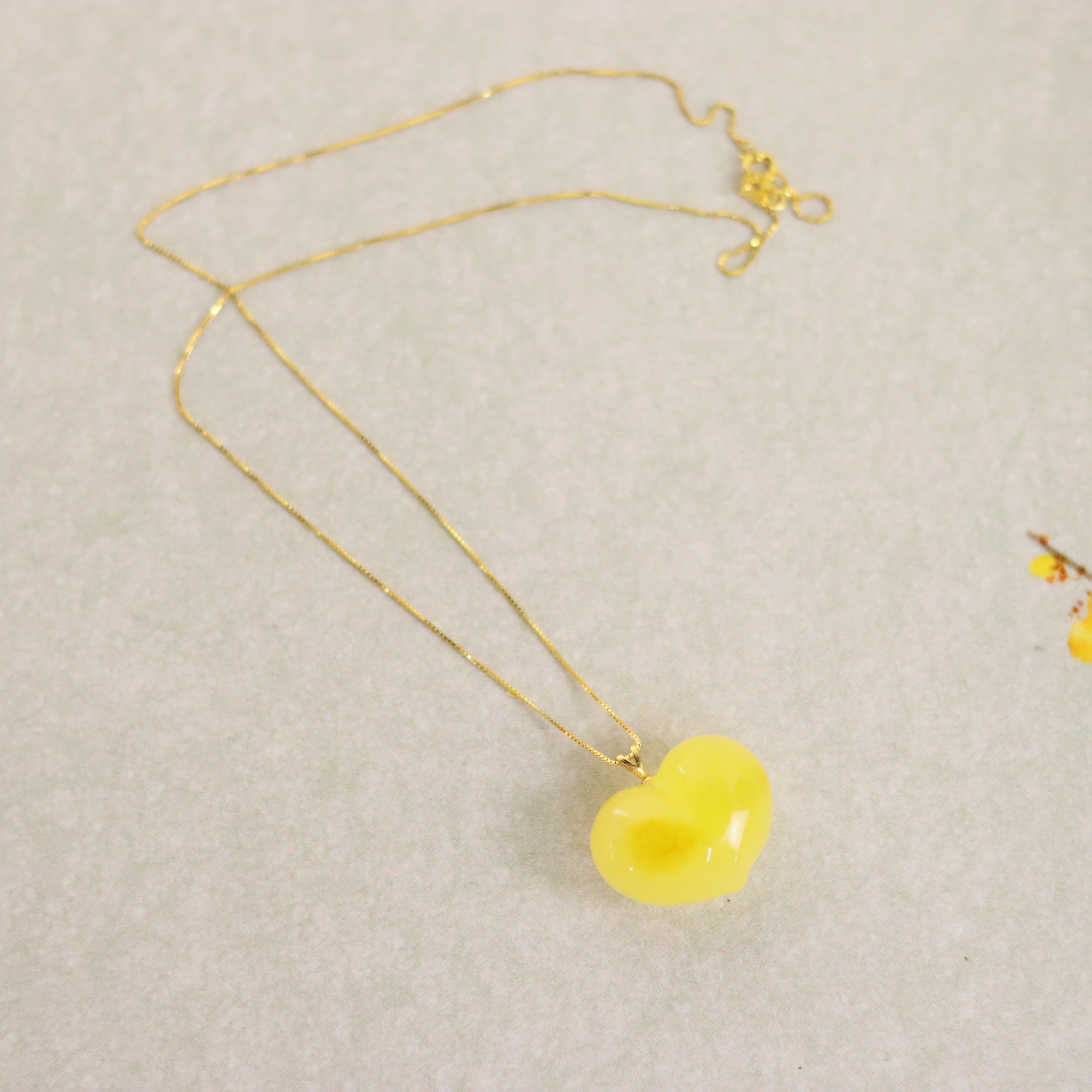 ZC10A18540[原创]蜜蜡P桃吊坠（多样性发货)