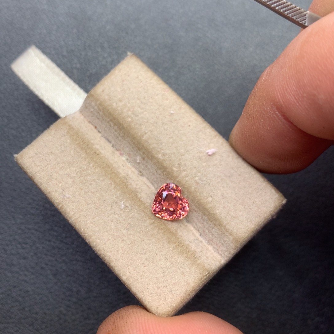 红色碧玺裸石未镶嵌1.34ct