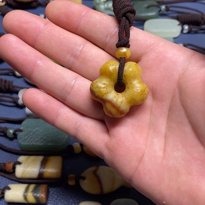 未镶嵌蛇纹石玉颈饰