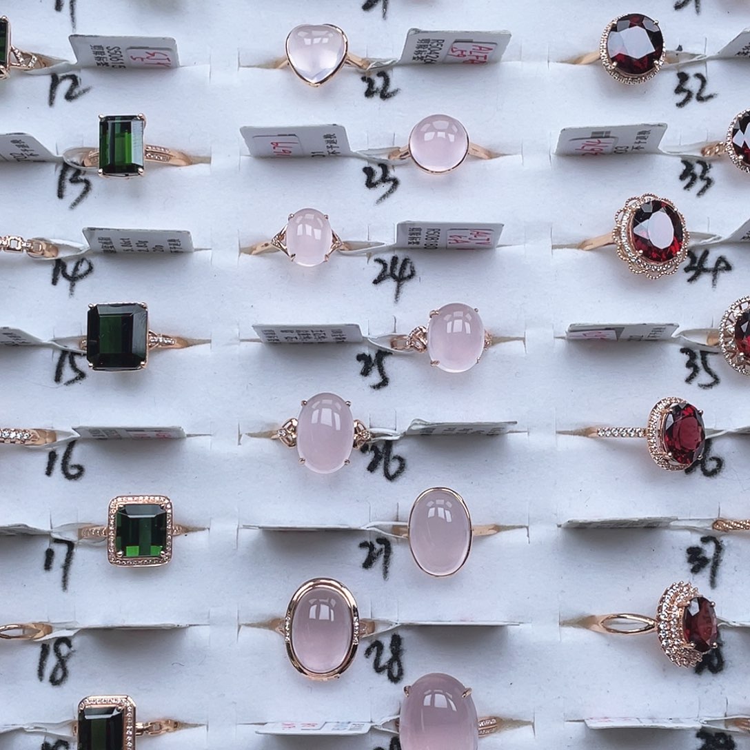 芙蓉石18K金镶嵌戒指