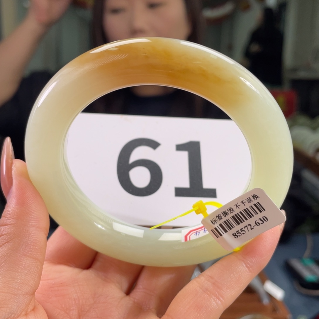 和田玉手镯未镶嵌糖丝纹