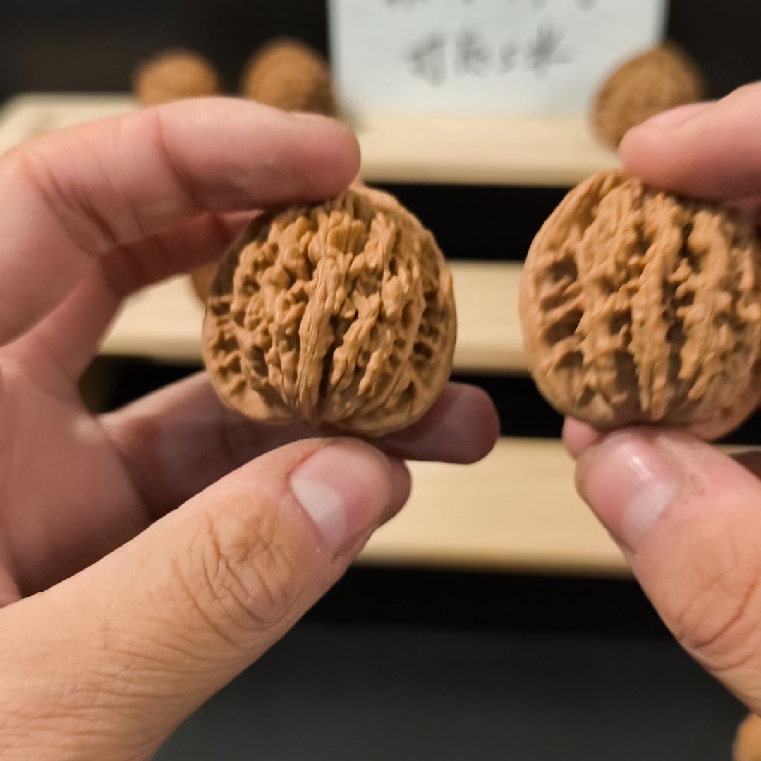 佚***´文玩核桃吊坠40麦虎