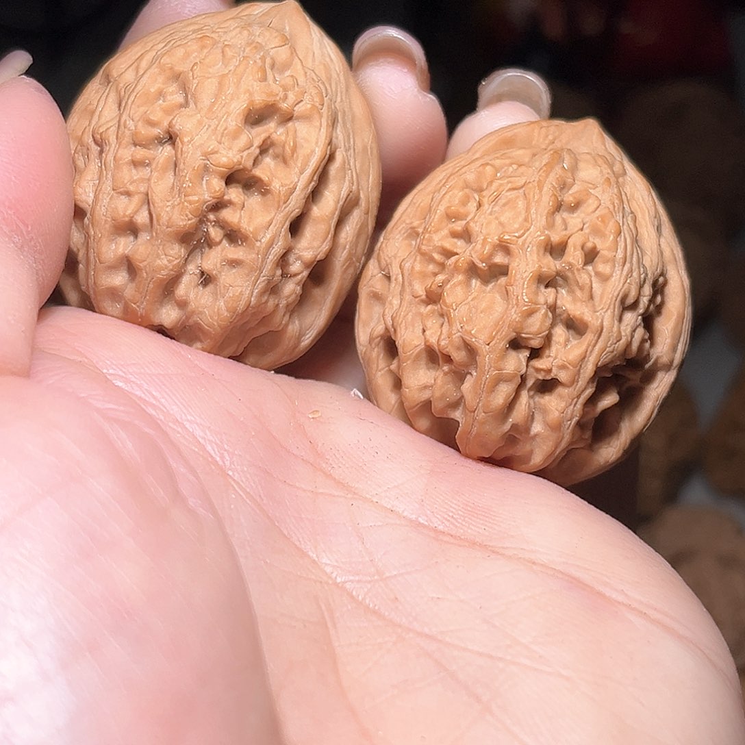 桃核把件大沽石36文玩