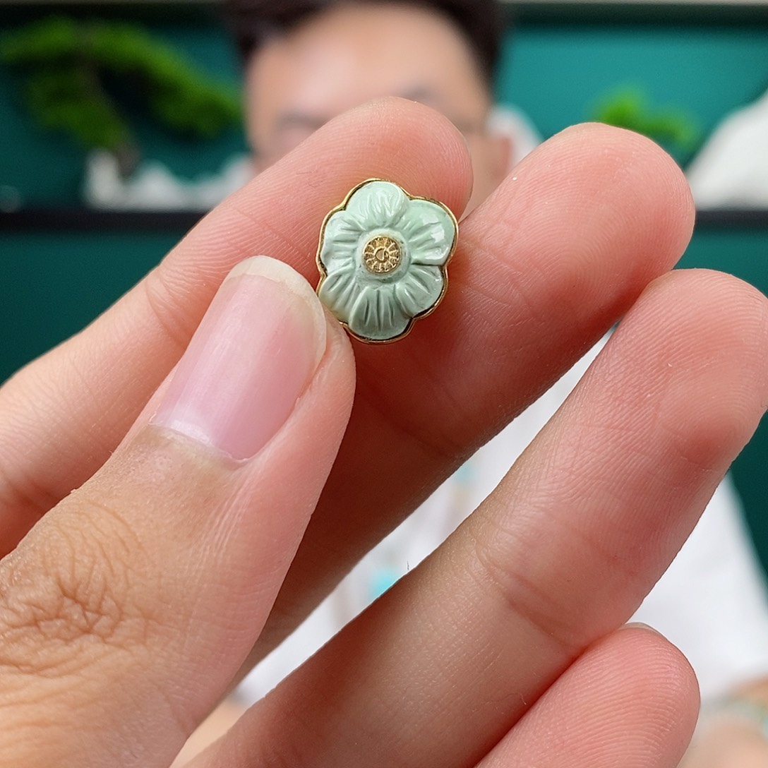 18K金镶嵌绿松石珠宝奇石