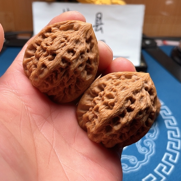 文玩核桃吊坠金公子