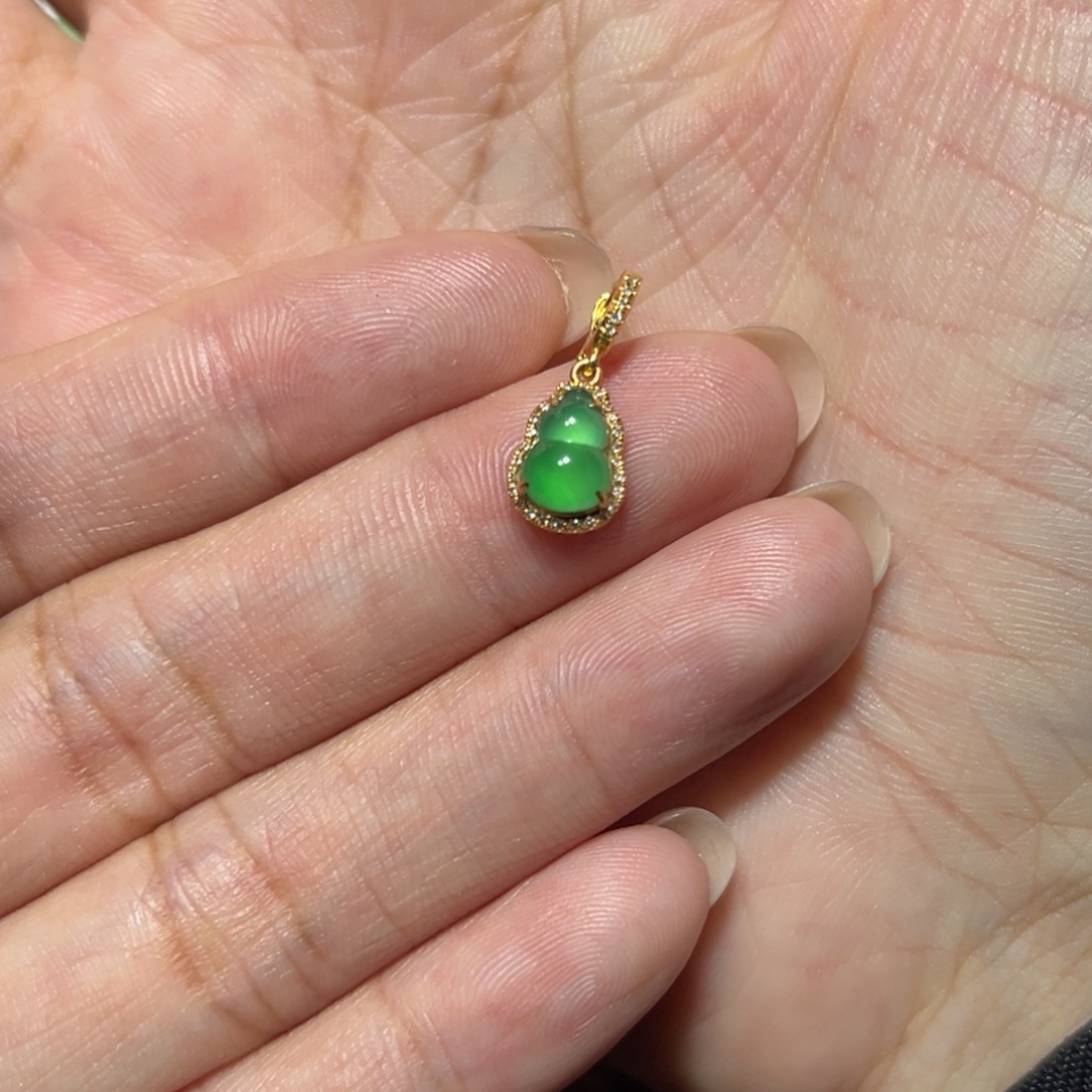 翡翠18K金镶嵌颈饰