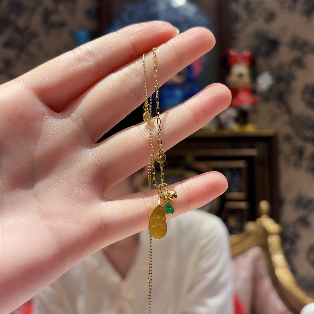 翡翠18K金镶嵌颈饰颈饰