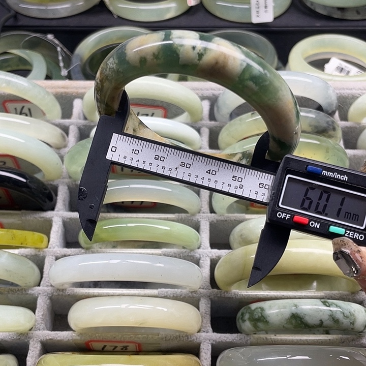 蛇纹石玉未镶嵌手镯169