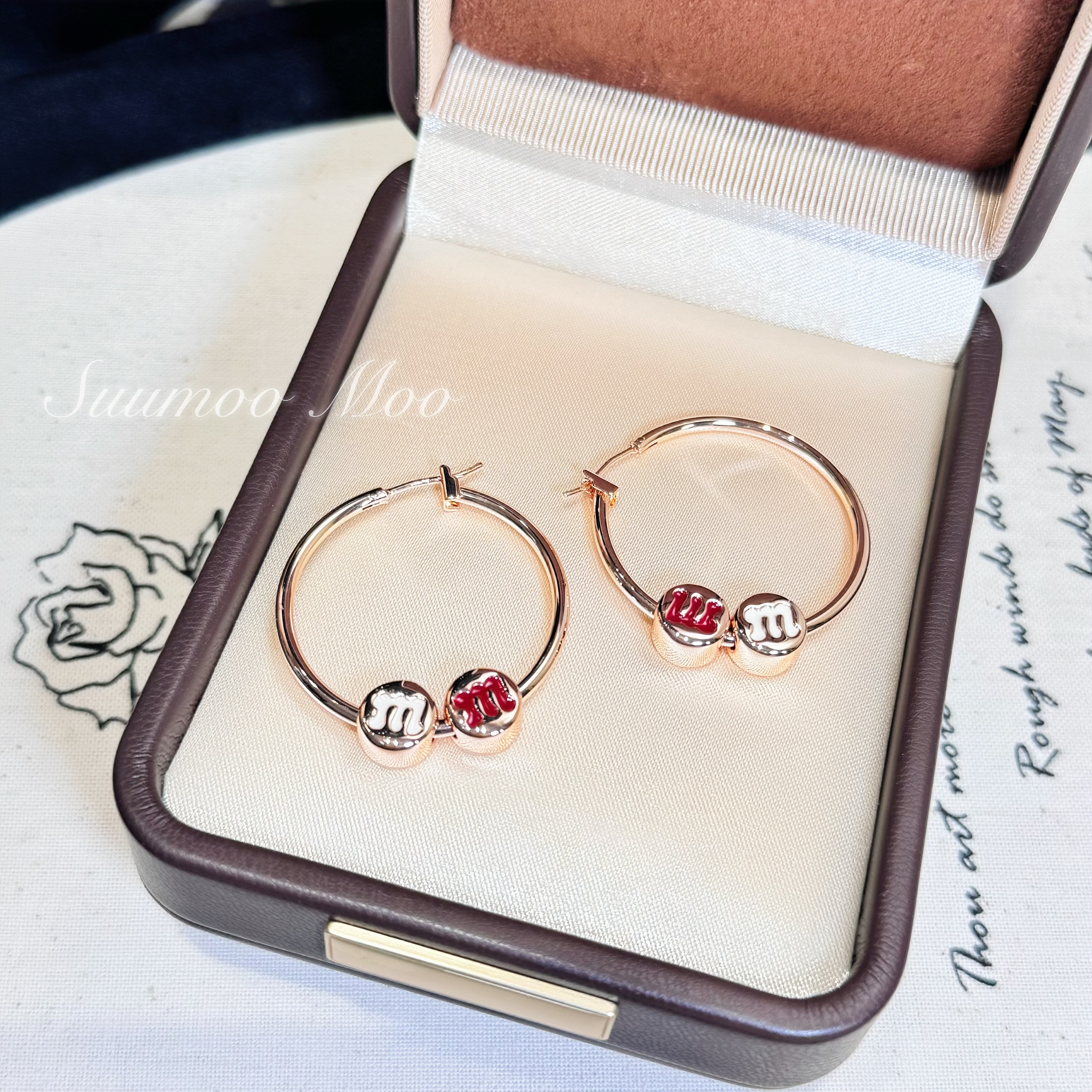 铜合金合成锆石耳饰 时尚大圈M字母耳圈耳环 耳拍款
