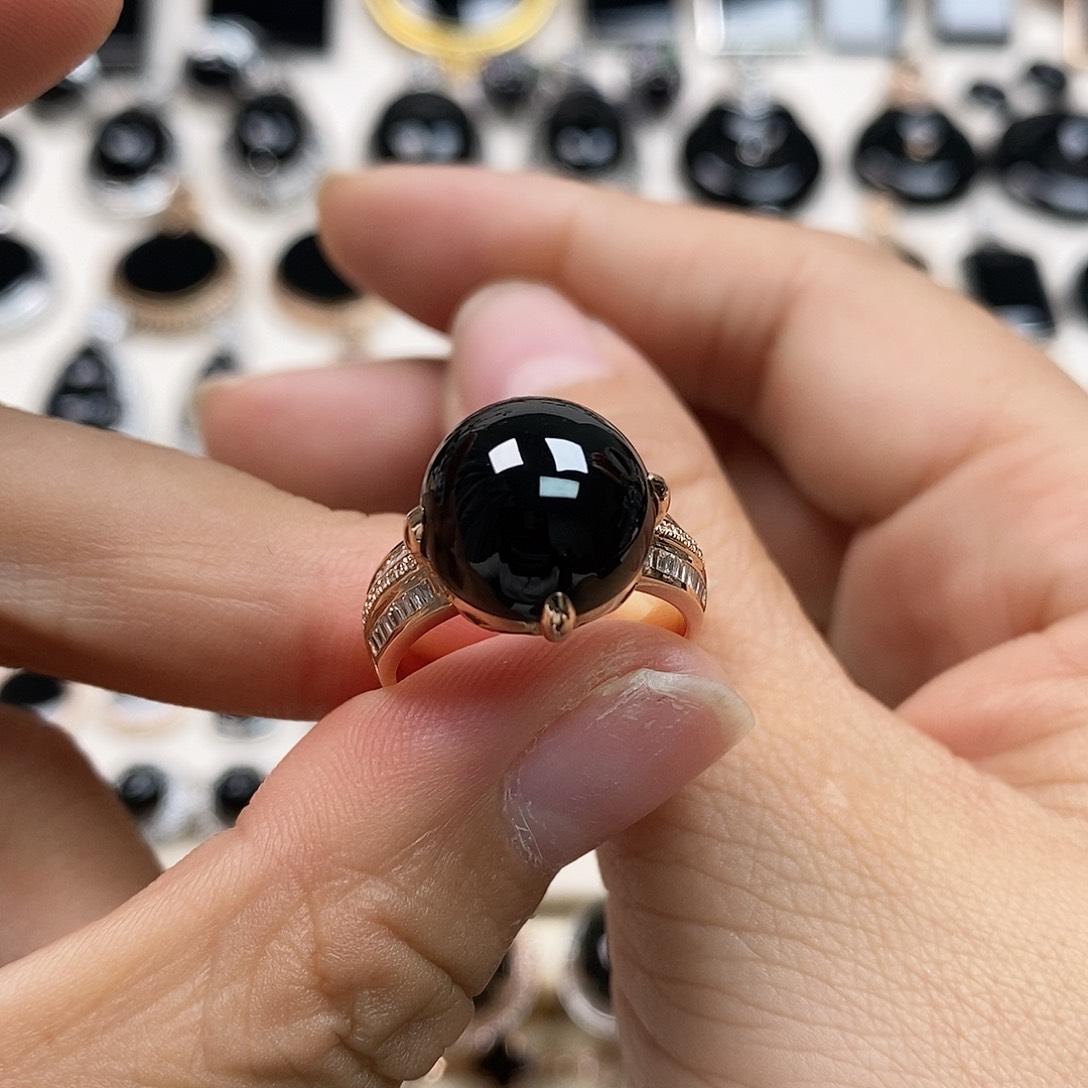 翡翠18K金镶嵌戒指