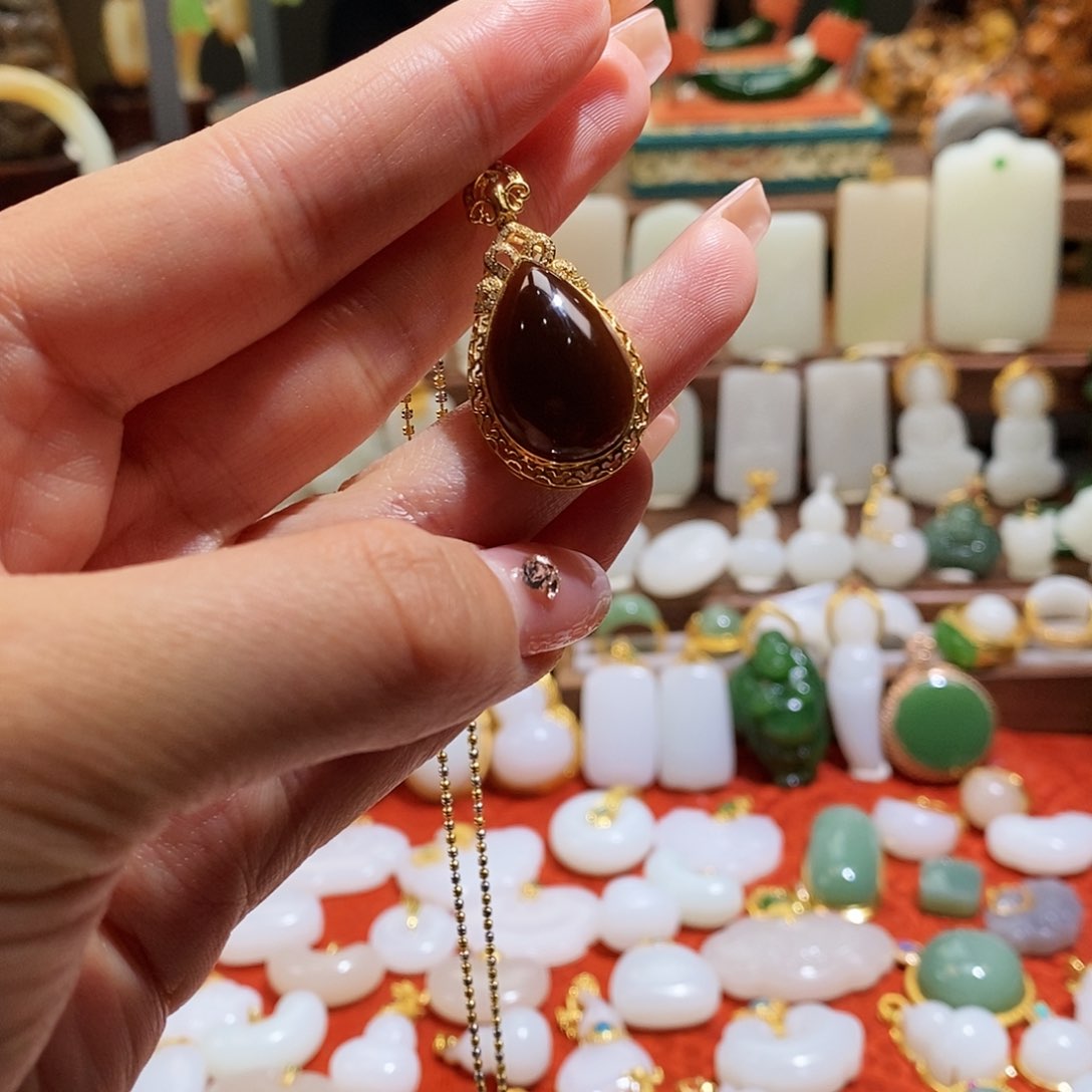 和田玉吊坠(不含链)18K金镶嵌