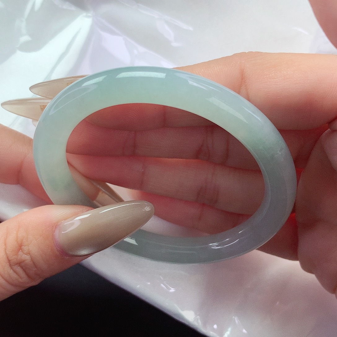 【闪购商品】翡翠未镶嵌手镯贵妃a 1101403