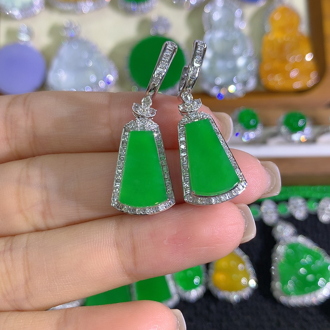 翡翠18K金镶嵌耳饰无事牌