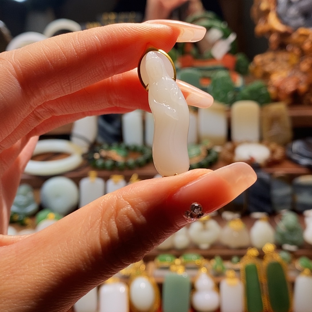 和田玉吊坠(不含链)18K金镶嵌