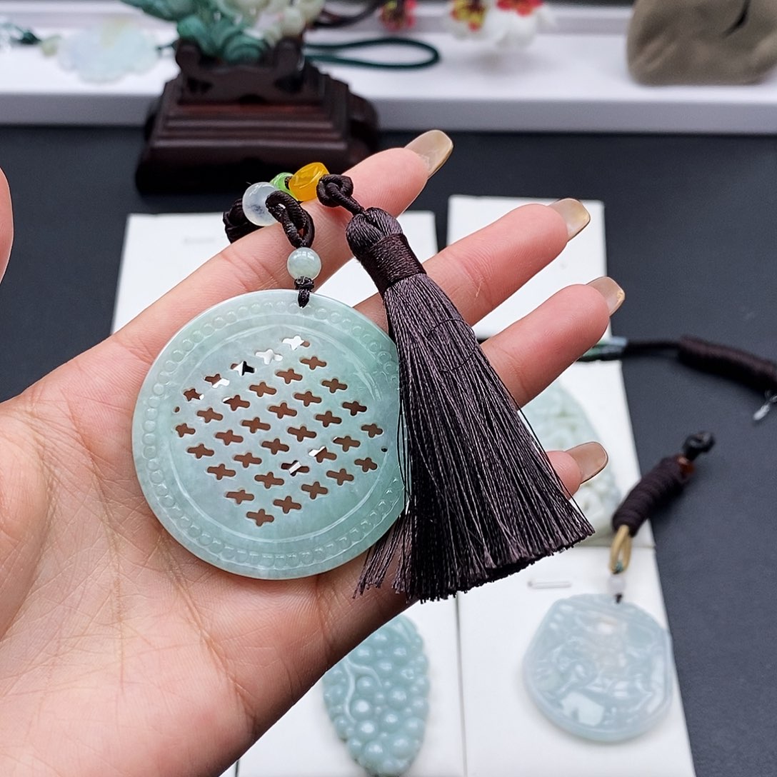 翡翠颈饰未镶嵌翡翠