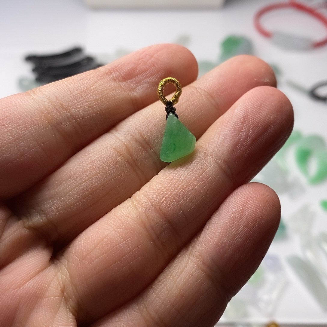 翡翠颈饰未镶嵌天然翡翠