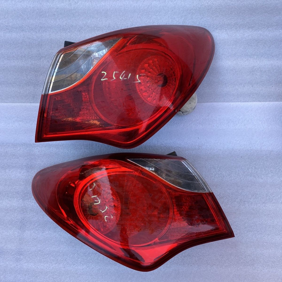 11-16款现代悦动后尾灯总成倒车刹车灯悦动后大灯