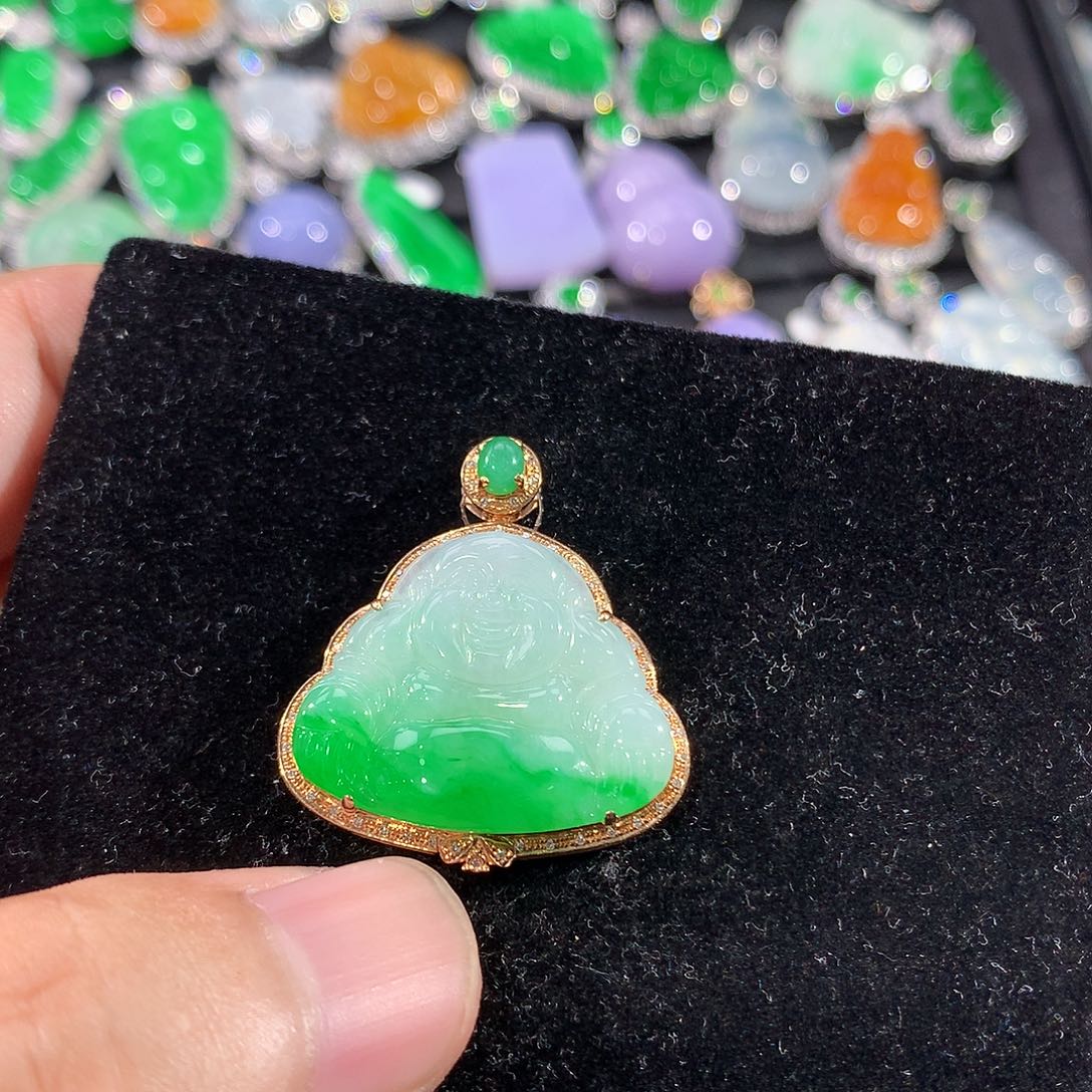 翡翠18K金镶嵌颈饰