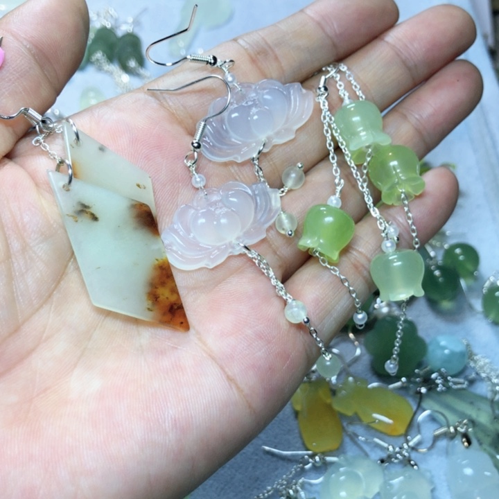 【闪购商品】蛇纹石玉耳环未镶嵌王*妹